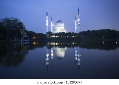 Masjid Sultan Salahuddin Abdul Aziz Shah Stock Photo 131290097 ...