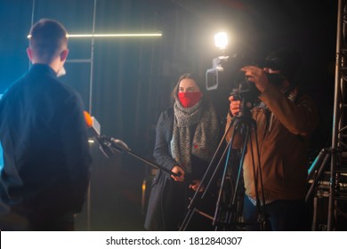 masked journalists interviewing during a pandemic. Covid-19