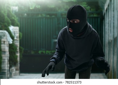 Masked Thief Sneak