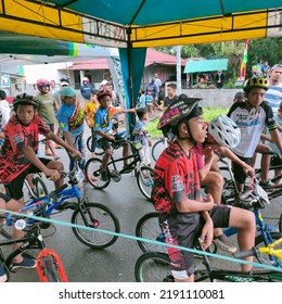 Masohi, Central Maluku, Maluku, Indonesia, August 17, 2022. Participants In The Cycling Race Prepare To Start.