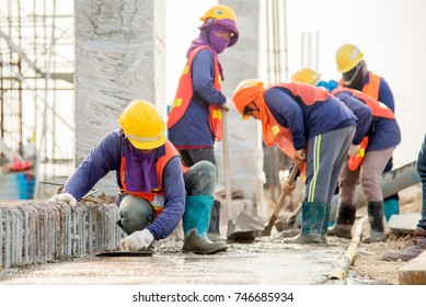 1,909 Construction workers leveling concrete pavement Images, Stock ...