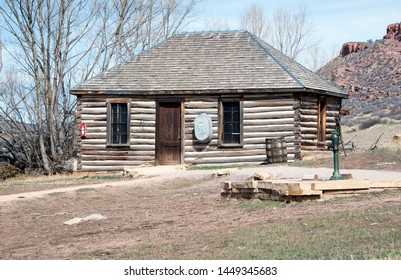 Imagenes Fotos De Stock Y Vectores Sobre Old Historic Cabin