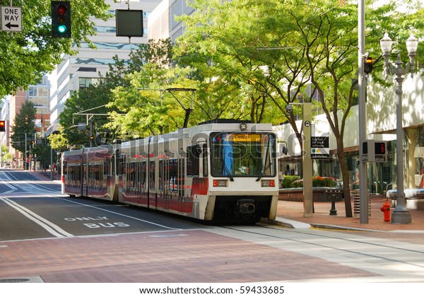 Tren De Tránsito Masivo En El Centro De Portland Oregon