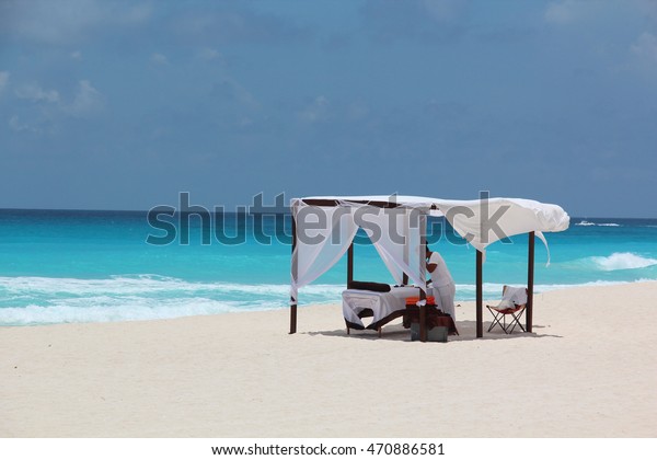 massage on beach cancun