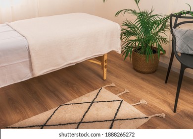 Massage table in a Acupuncture clinec - Upgraded interior design