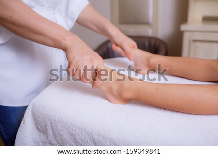 massage the toes baby