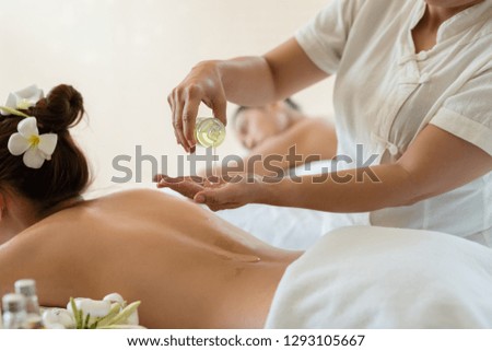 Similar – Foto Bild Frau erhält Kopfmassage im Spa-Wellnesszentrum.