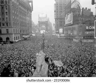 Massive crowd gathers in Times Square to celebrate the surrender of Japan, August 15, 1945. World War 2.