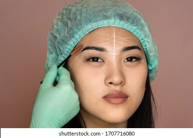 Master makes eyebrows. Eyebrow lamination. The girl makes eyebrows in the salon. Beautiful eyebrow shape. Professional eyebrow lamination. Cosmetic procedures, Brow architecture.