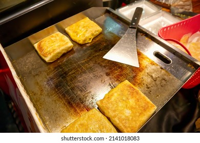 Mataba On A Hot Pan That Looks Appetizing, Islamic Food Background