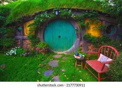 MATAMATA- NEW ZEALAND -APRIL -19- 2019 :Hobbit houses at river in Hobbiton, New Zealand ,which Hobbiton house with blue door and Movie set Lord of the rings