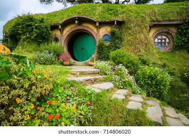 5,215 Hobbit on new zealand Images, Stock Photos & Vectors | Shutterstock