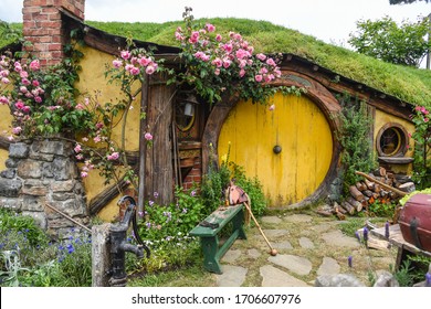 matamata. new Zealand. hobbiton movie set. 11.19.2019. The hobbit house with the yellow door from the Lord of the Rings movie. place where the film was made