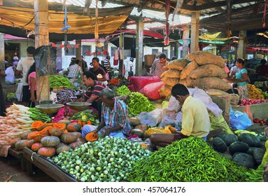 MATARA/SRI LANKA - FEB 12. Unidentified seller men prepare and sale vegetables and fruits on February 12, 2016 in Matara central market, Sri Lanka island, South East Asia
