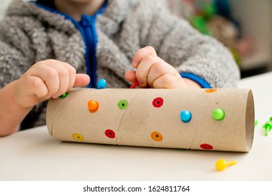 Match A Color. Home Made Game From  Paper Towel Core. Insert Correct Color Pin To Assigned Hole. Baby Hands On Paper Tube. Fine Motoric Skills, Montessori, Ergotherapy, DIY 