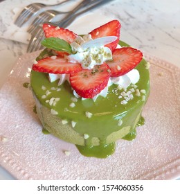 Matcha Chiffon Cake With Strawberry And Cream