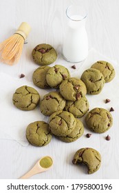 Matcha And Chocolate Chip Cookies