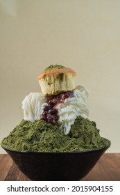 Matcha Red Bean Ice Cream With Small Cakes
