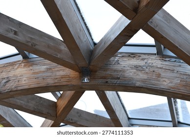 material crossing bars, interesting structure