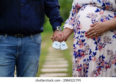 Photoshoot ideas for pregnant couples