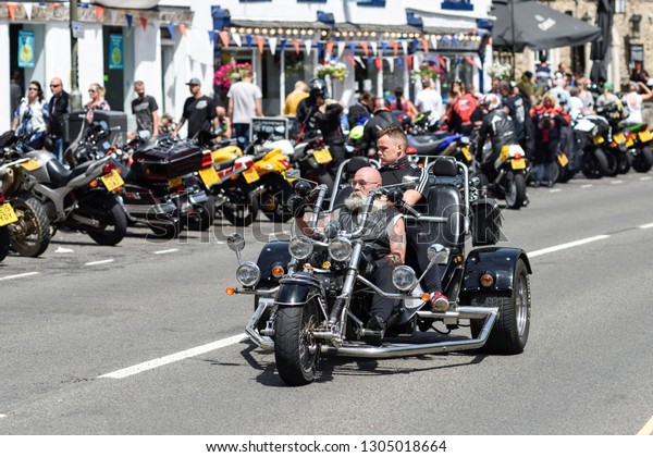 Matlock Bath,Derbyshire,UK. July 01st  2018. Day\
trippers, car and motorcycle enthusiast enjoy a hot summers day at\
the Derbyshire Spa town of Matlock Bath a magnet for tourist and\
locals.