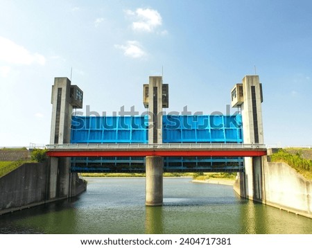 Matsudo Sluice Gate in autumn seen from the spillway side