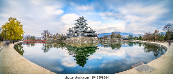 松本城 紅葉 の画像 写真素材 ベクター画像 Shutterstock