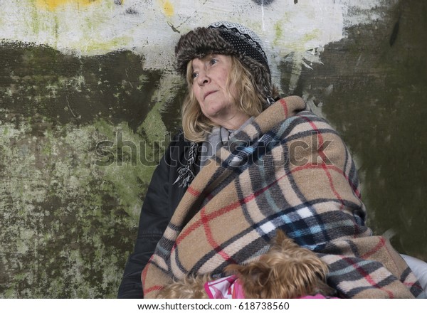 6 228件の「old Homeless Woman」の画像、写真素材、ベクター画像 Shutterstock