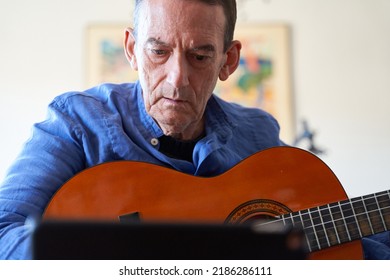 Mature Man Starting Online Guitar Course