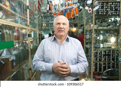 Mature Manager  In  Auto Parts Store