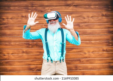 Mature Trendy Man Having Fun With Virtual Reality Goggles Technology - Senior Fashion Guy Wearing Vr Headset - Tech, Modern Lifestyle And Joyful Elderly Lifestyle Concept - Focus On 3d Glasses