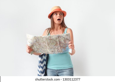 Mature Woman Wearing Hat Standing Studio Isolated On White Wall Carrying Beach Bag Holding Map Looking Around Mouth Opened Lost