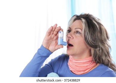 6,101 Woman asthma inhaler Images, Stock Photos & Vectors | Shutterstock