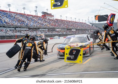 May 07, 2022 - Darlington, SC, USA: Noah Gragson Races For Position For The Mahindra ROXOR 200 At Darlington Raceway In Darlington, SC.