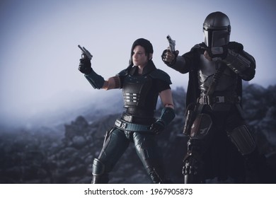 MAY 1 2021: Disney Plus The Mandalorian - Bounty Hunger Din Djarin And Cara Dune - Hasbro Action Figures