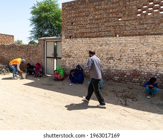 May 2020 Sirsa,india
Migrants Wait In Queues To Receive Food Being Distributed By The Volunteers During Covid19 Lock Down