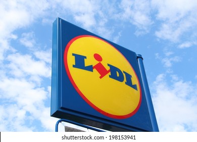 MAY 25, 2014 - WARSAW: The logo of the brand "Lidl". Number of locations: 9800 stores in 28 countries in Europe.