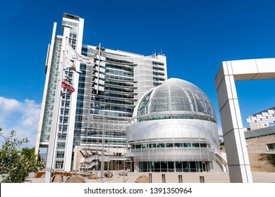 May 5, 2019 San Jose / CA / USA - The Modern City Hall Building Of San Jose On A Sunny Day; Flags Waving In Front; South San Francisco Bay Area, California