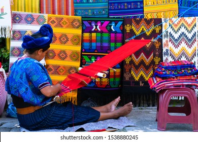 Maya Woman Weaving Her Waist Loom Stock Photo 1538880245 | Shutterstock