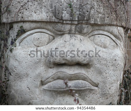 Mayan statute closeup