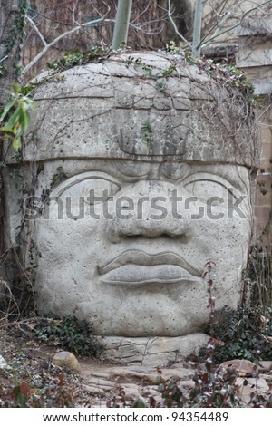 Mayan statute closeup