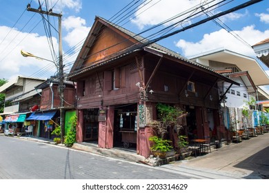 Mayong Coffee House, Rayong Province, Thailand. 15 April 2022 : This Vintage House Was Renovated Into The Famous Coffee House And Local Food Restaurant. Where Many Tourist Love To Visit And Take Photo