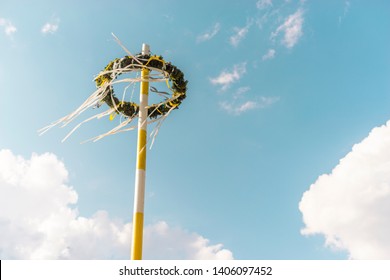 Maypole with heaven and cloud in beackground
