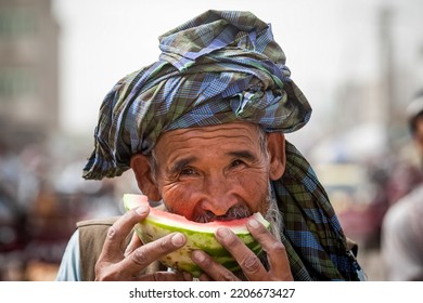 Mazar-i-Sharf Afghanistan - Yune 11, 2011: Afghan People On The Streets And Markets Of Mazar-i-Sharf City