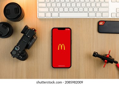 Mc Donalds App On Smartphone Iphone Stock Photo 2085982009 | Shutterstock