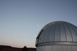 McDonald Observatory Telescopes Am Abend.