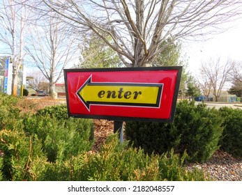 McDonald's at the Jenny's Market\Sinclair - Parking entry sign (Longmont, Colorado, USA) - 03\06\2021