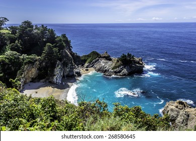  McWay Falls At Julia Pfeiffer Burns State Park On The Big Sur Highway (State Highway 1), On The California Central Coast, Near Cambria, CA.