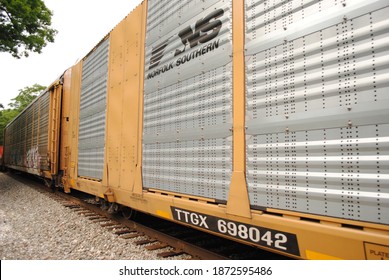 “Gaithersburg, MD-USA-06-27-2020: Here is a photo of a Norfolk Southern autorack car at the Washington Grove Station.”