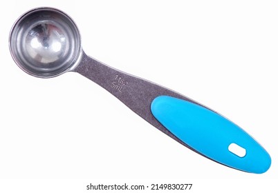 Measuring Cups and Spoons, on a white background. 1 tsp 5ml.